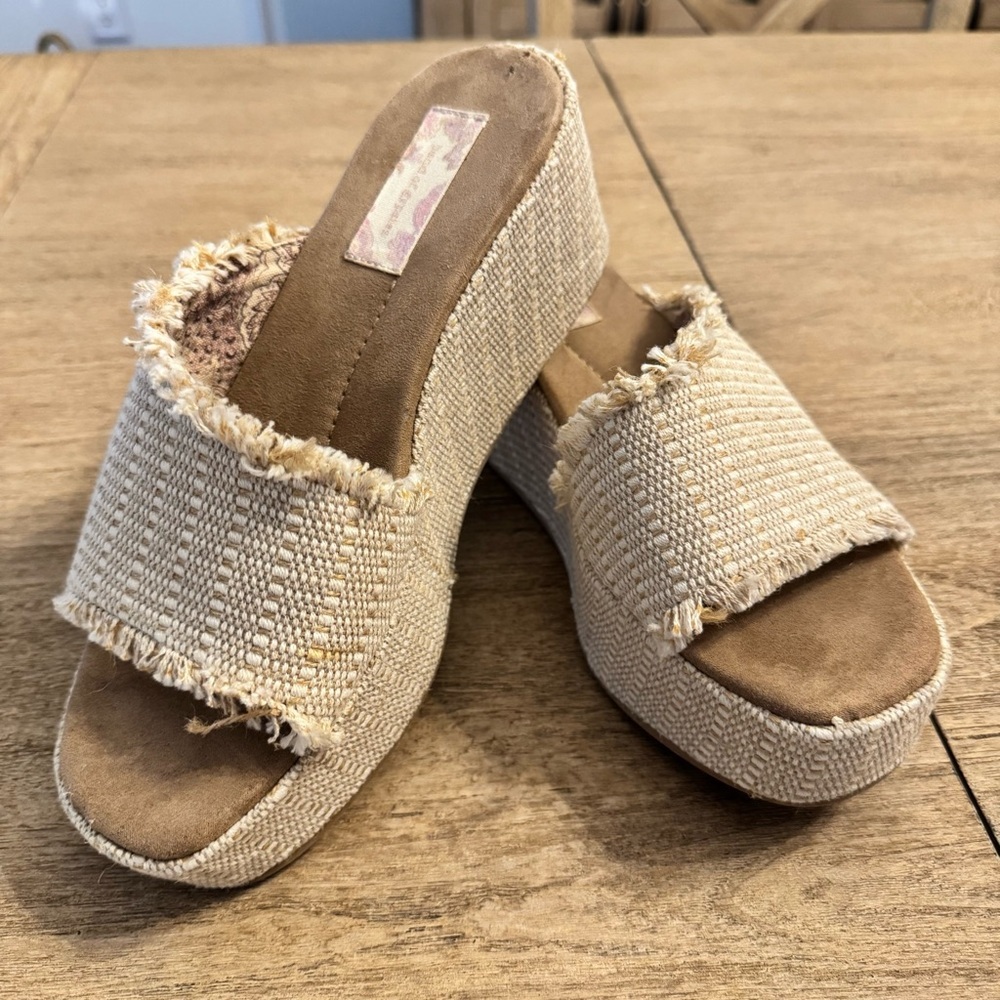 BAND OF GYPSIES βWrenβ Platform Sandals - Size 8